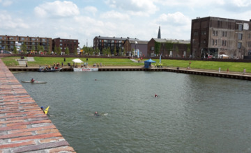 Zwemwedstrijd 'Vrije Slag' door Zutphense IJssel bijna de in problemen door werkzaamheden