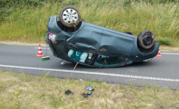 Auto slaat op de kop op N348 Zutphen
