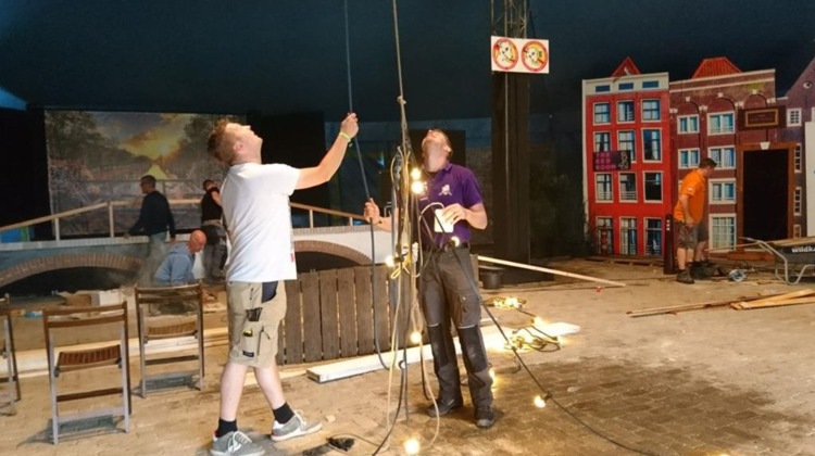 Amsterdamse sferen op jubileum van Reurpop