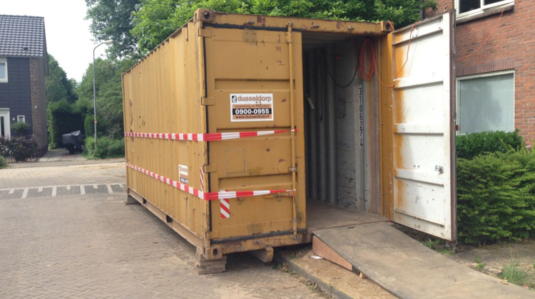 Warnsveld op de schop: Krantendepot wordt gerund vanuit container