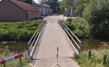 Automobilisten negeren massaal eenrichtingsverkeer op Lochemse brug