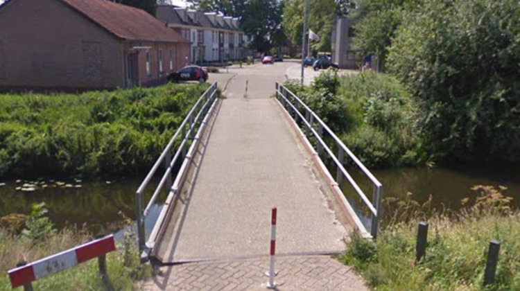Automobilisten negeren massaal eenrichtingsverkeer op Lochemse brug