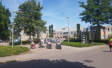 In Lochem doen ook mensen in rolstoelen mee aan de vierdaagse