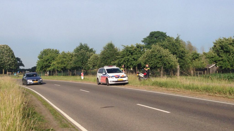 Motorrijder met spoed afgevoerd na ongeval in Baak