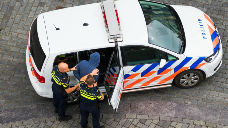 Politie pakt grondkabeldief in Zutphen dankzij getuige