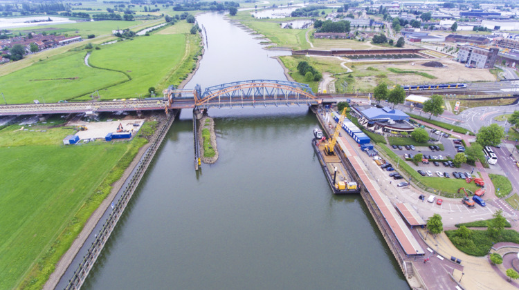 Werkzaamheden Oude IJsselbrug en IJsselkade Zutphen in vijf foto's (vanuit de lucht)