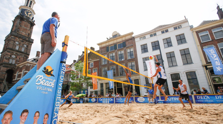 KIJK TERUG | Eredivisie Beachvolleybal op Zutphense Groenmarkt