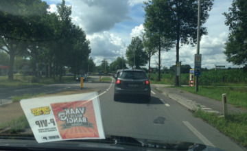 Druk op de weg door festivalverkeer Zwarte Cross