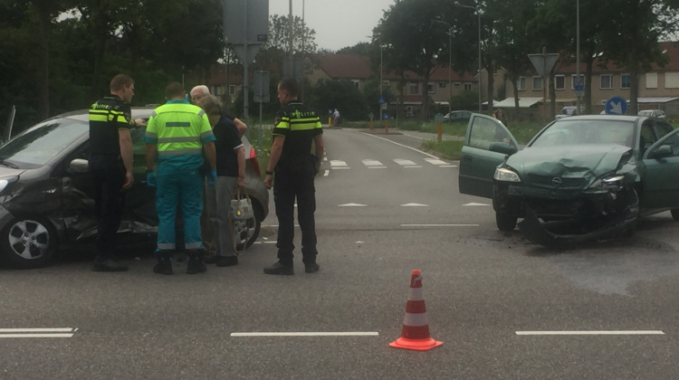 Auto's botsen op elkaar op Laan naar Eme in Zutphen