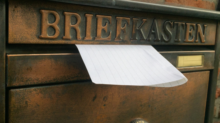 Mysterieuze briefjes in brievenbussen en onder ruitenwissers in Zutphen; politie heeft 'geen idee' wie het doet