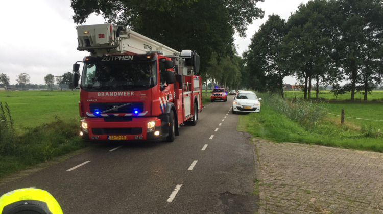 Brandweer rukt groot uit voor brandende wasdroger
