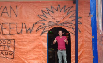 Vrouwenvoetbal: Eetcafé in Hengelo kleurt oranje