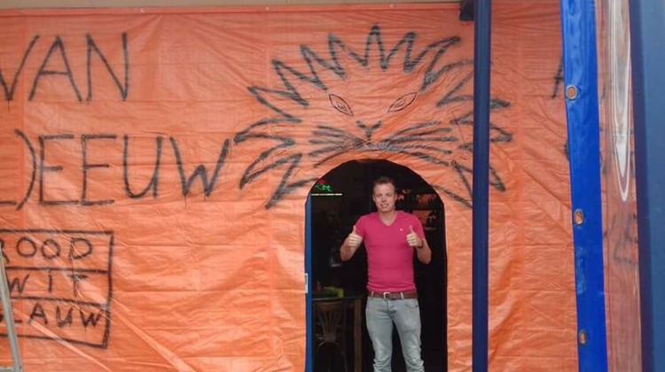 Vrouwenvoetbal: Eetcafé in Hengelo kleurt oranje