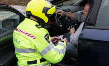 Omstanders houden man met drugs tegen in Leuvenheim