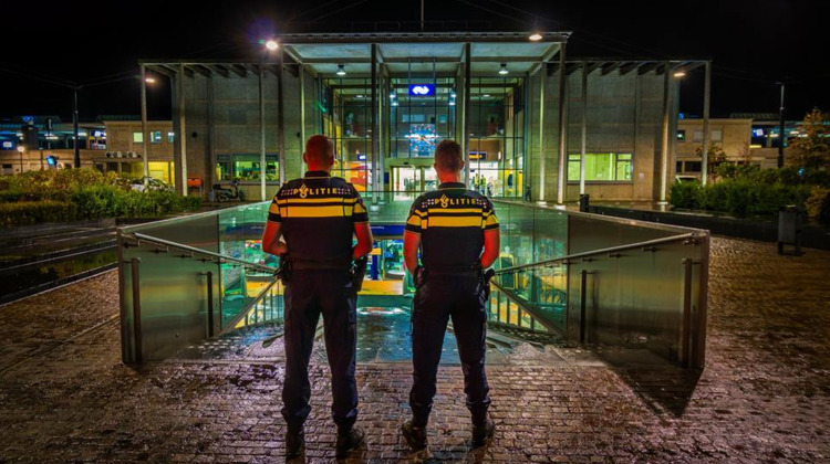 Tieners bedreigen NS personeel op Zutphens station: Eefdenaar (17) aangehouden