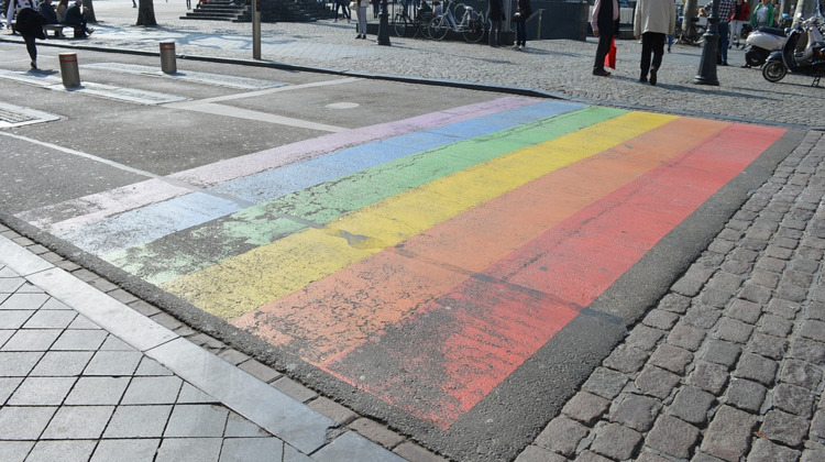 Discussie gaybrapad in Zutphen wakkert weer aan door AD-columnist