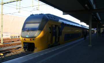 Treinen rijden na weken weer over IJsselbrug in Zutphen
