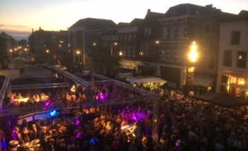 Groenmarkt Zutphen veranderde in populaire 'open air disco' tijdens Zomerfeesten