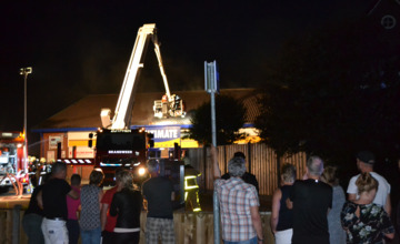 Politie zoekt getuigen brand bouwmarkt Zutphen: Brandstichting niet uitgesloten