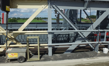 Gemeente en burgers gaan de IJsselbrug toch nog verder schilderen