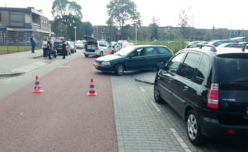 Automobilist rijdt scooterrijder aan in Zutphen