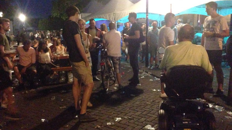 Foto's van Brummenaren die kermis vierden