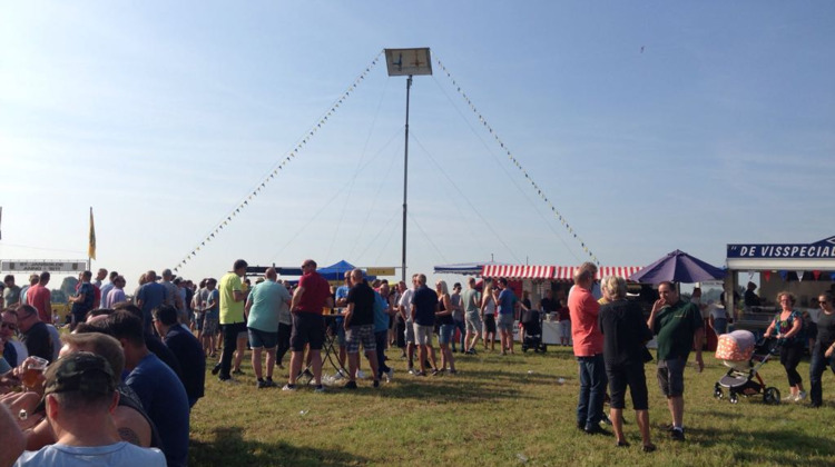 Waarom Brummenaren maandagochtend met bier in een weiland stonden
