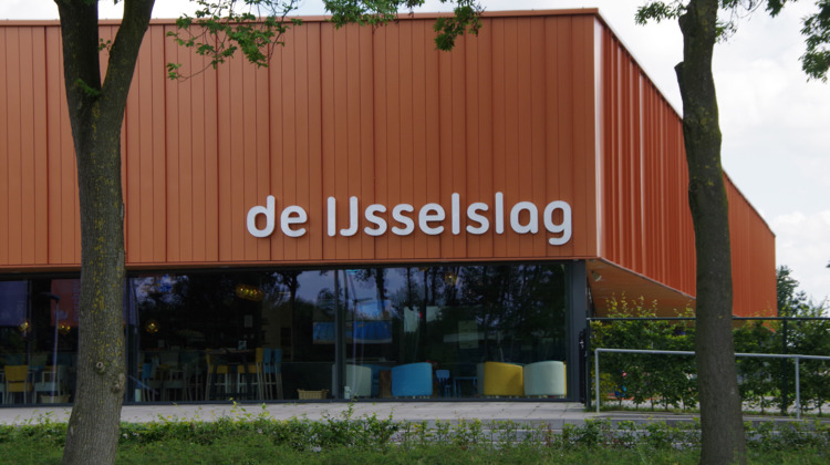 Zwembad IJsselslag blijft obstinaat en sleept zwemvereniging De IJsselmeeuwen voor het gerecht
