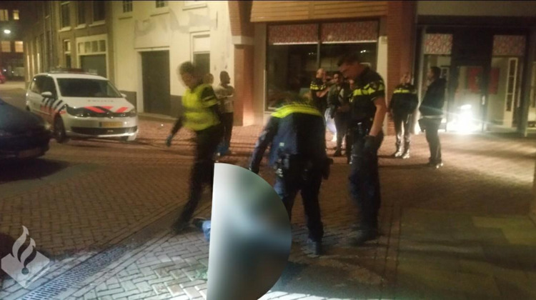 Verdachte van steekpartij in Zutphen van politiecel naar ziekenhuis
