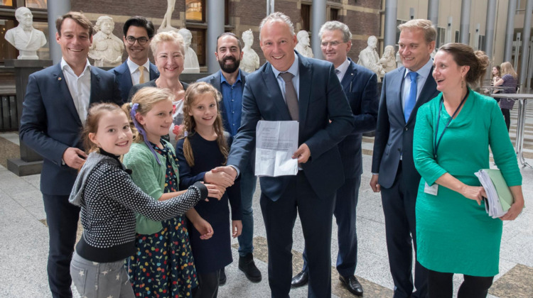 Deze scholieren pleiten bij Kamerleden voor autoloze zondagen