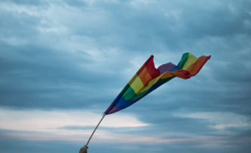 Waarom Gelderland alleen de regenboogvlag hijsen niet genoeg vindt