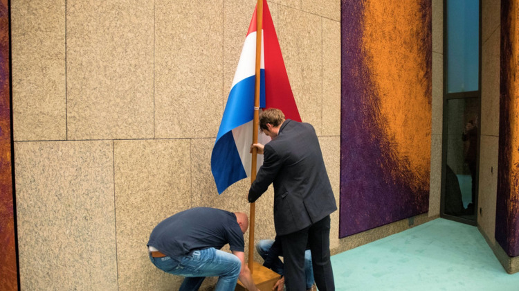 Komt er ook een vlag in de raadszaal van jouw gemeente?