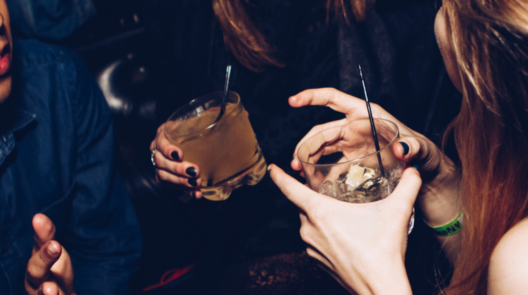 'Niet achterover leunen bij tegengaan alcoholvergiftigingen en - ongevallen'