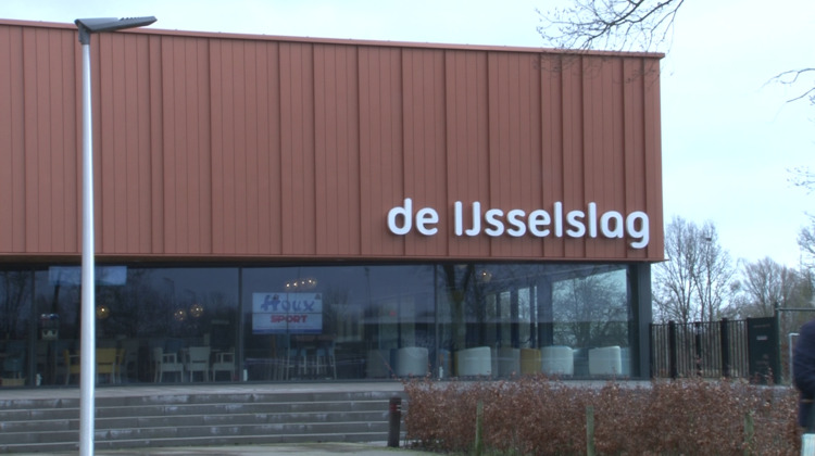 Oud-medewerkers IJsselslag klappen uit de school over intimidatie, fraude en privacyschending