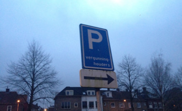Waarom er meer parkeervergunningen zijn dan parkeerplekken voor vergunninghouders