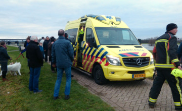 Persoon raakt te water in Zutphen