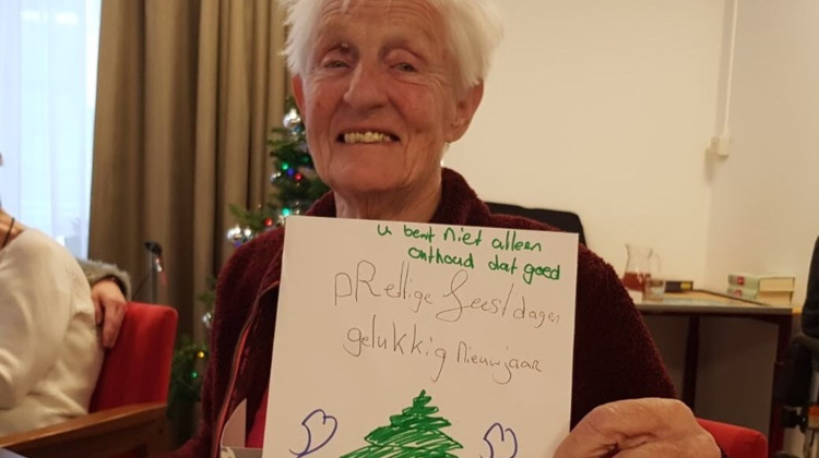 Lief! Deze (225.000) ouderen kregen een handgeschreven kerstgroet