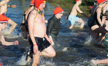 De Zutphense nieuwjaarsduik samengevat in foto's 
