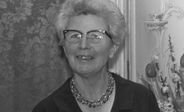 Je kan kijken hoe het bronzen beeld van Ida Gerhardt gemaakt wordt