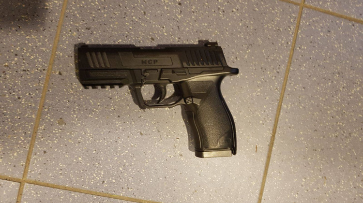 Politie vindt gasalarmpistool en mes tijdens controle in Zutphen