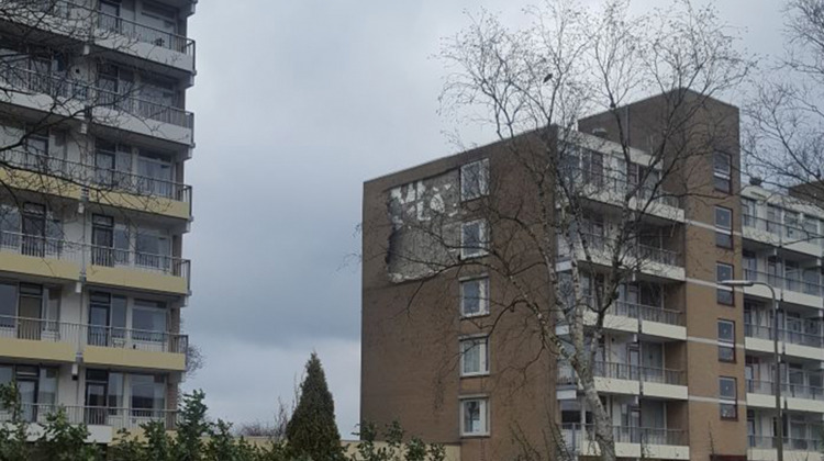 Hoe konden de gevels van deze flats in Zutphen afwaaien?