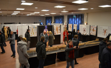 Protest bij de omstreden lijkenexpo in Zutphen