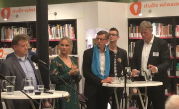 Drukte tijdens Verkiezingsdebat Warnsveld