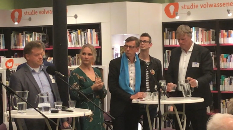Drukte tijdens Verkiezingsdebat Warnsveld