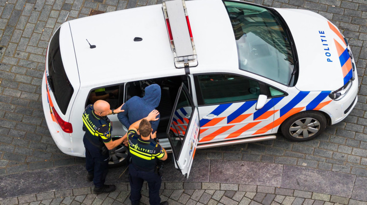 Man slaat op de vlucht voor politie