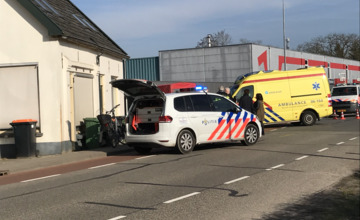 Automobilist raakt bromfietser