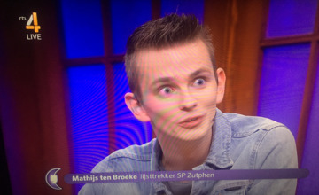 Mathijs ten Broeke keek een beetje eng bij RTL Late Night, viel Twitter op