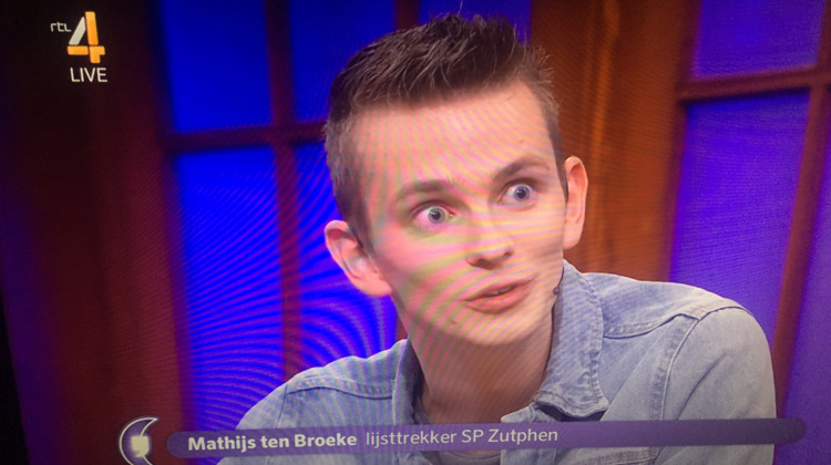 Mathijs ten Broeke keek een beetje eng bij RTL Late Night, viel Twitter op