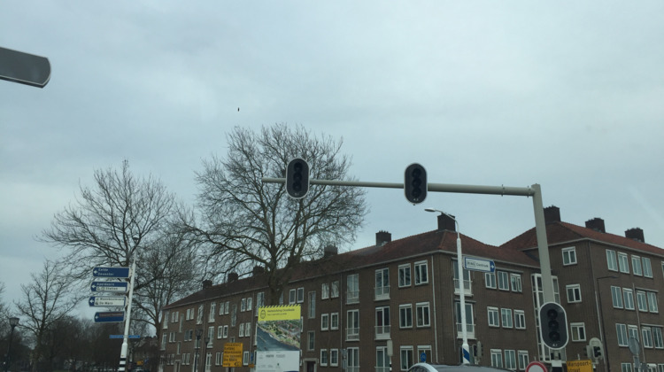 Oppassen geblazen door kapotte verkeerslichten bij Oude IJsselbrug