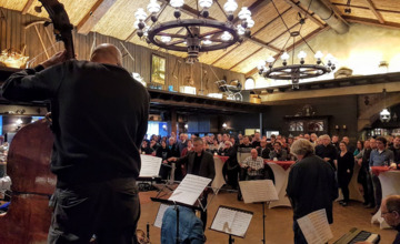 Drukte bij herdenkingsconcert voor trompettist Rini Swinkels